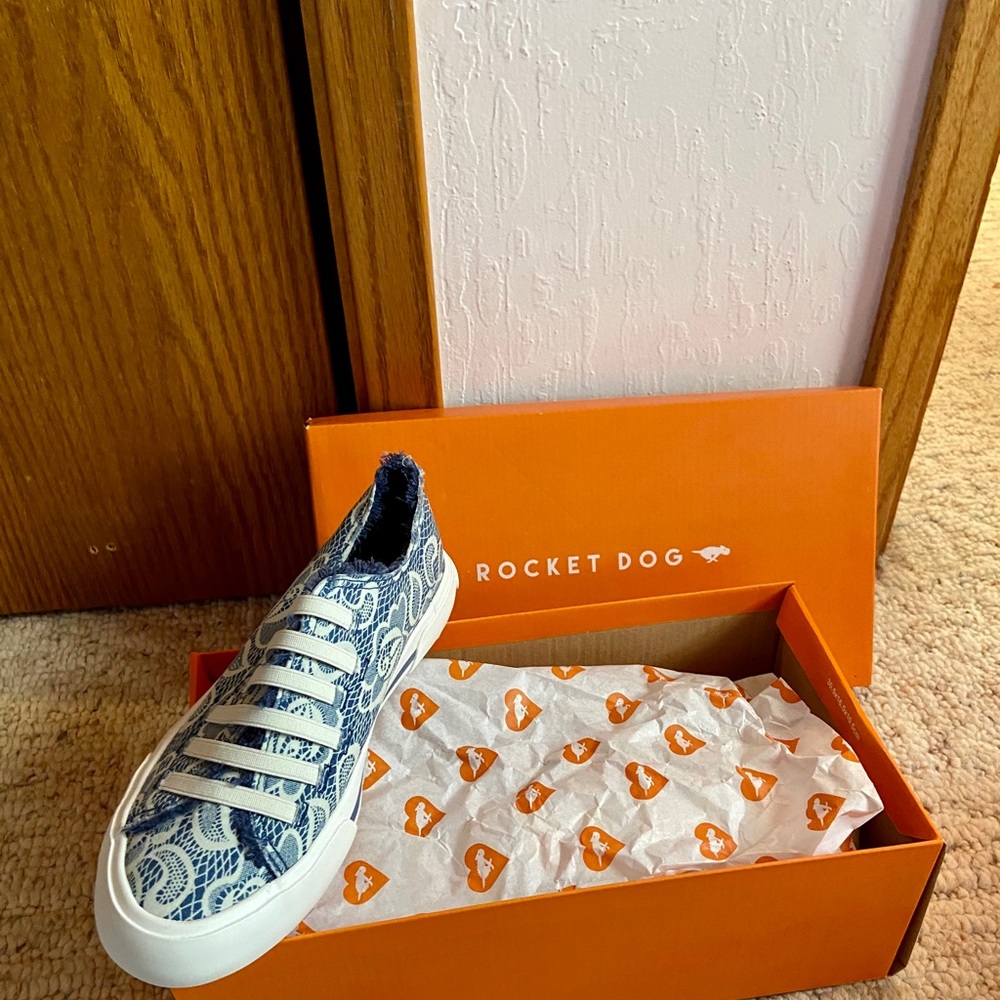 Rocket 🚀 Dog 🐶 sneakers 👟 NWB